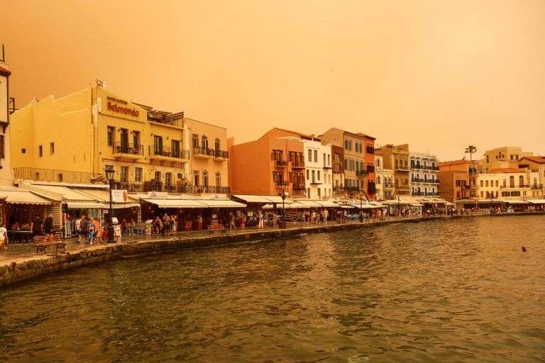 Άστεγοι με σύμβαση: Όταν η Παιδεία κοιμάται σε σκηνή
