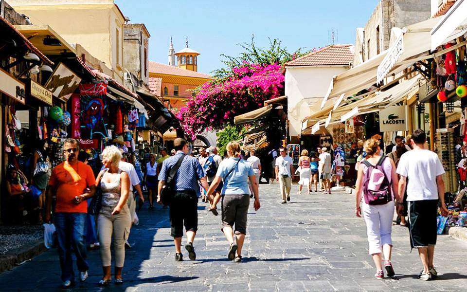 Κοινωνικός Τουρισμός 2025: Όσα πρέπει να ξέρεις και οι δημοφιλέστεροι προορισμοί