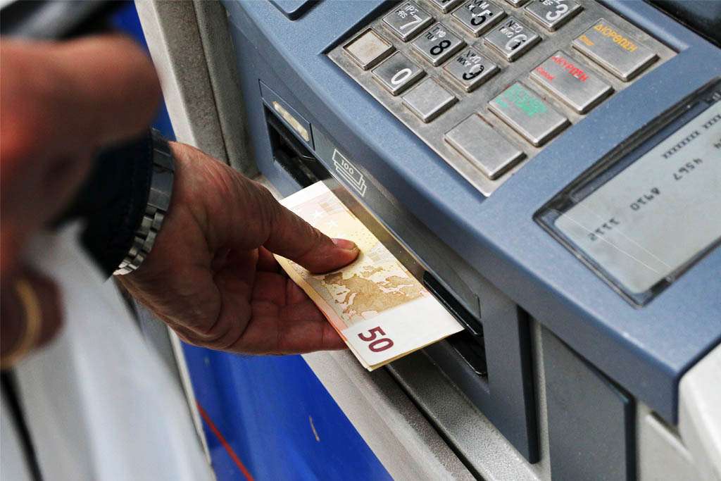 Πληρωμές e-ΕΦΚΑ και ΔΥΠΑ: Οι ημερομηνίες και τα ποσά