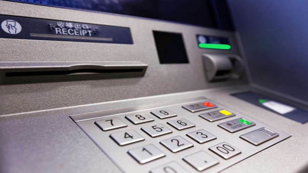 Αλλαγές στις Χρεώσεις ΑΤΜ: Πλαφόν 1,50 € και Δωρεάν Συναλλαγές σε Απομακρυσμένες Περιοχές