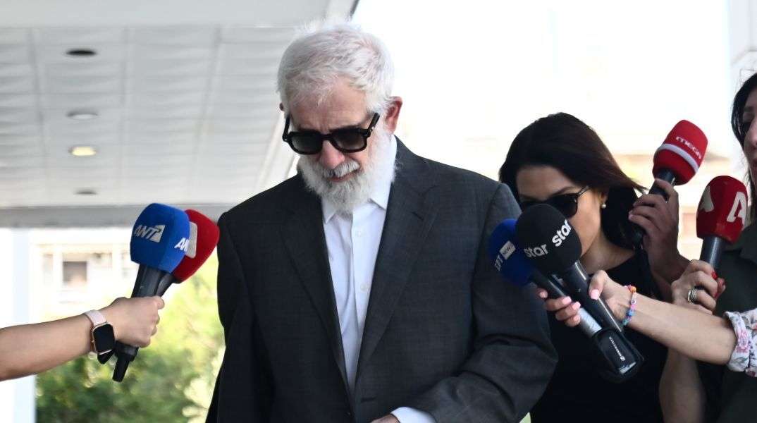 Πέτρος Φιλιππίδης: Ο «ανέγγιχτος» που τελικά άγγιξε λάθος ανθρώπους