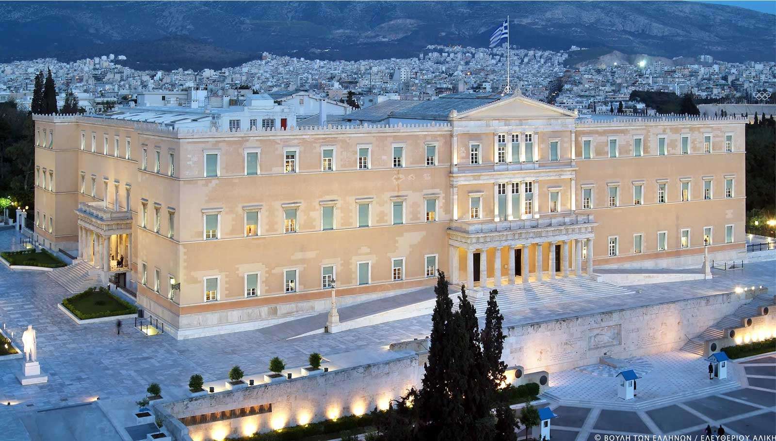Το ανάκτορο που έγινε Βουλή: Η άγνωστη ζωή του κτηρίου