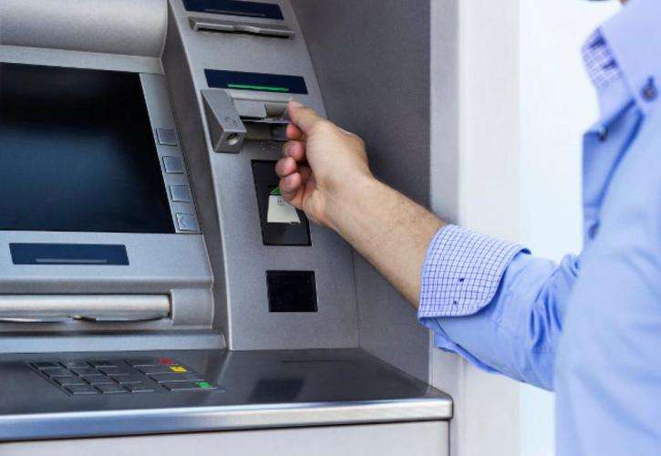 Δωρεάν από σήμερα οι αναλήψεις στα ΑΤΜ