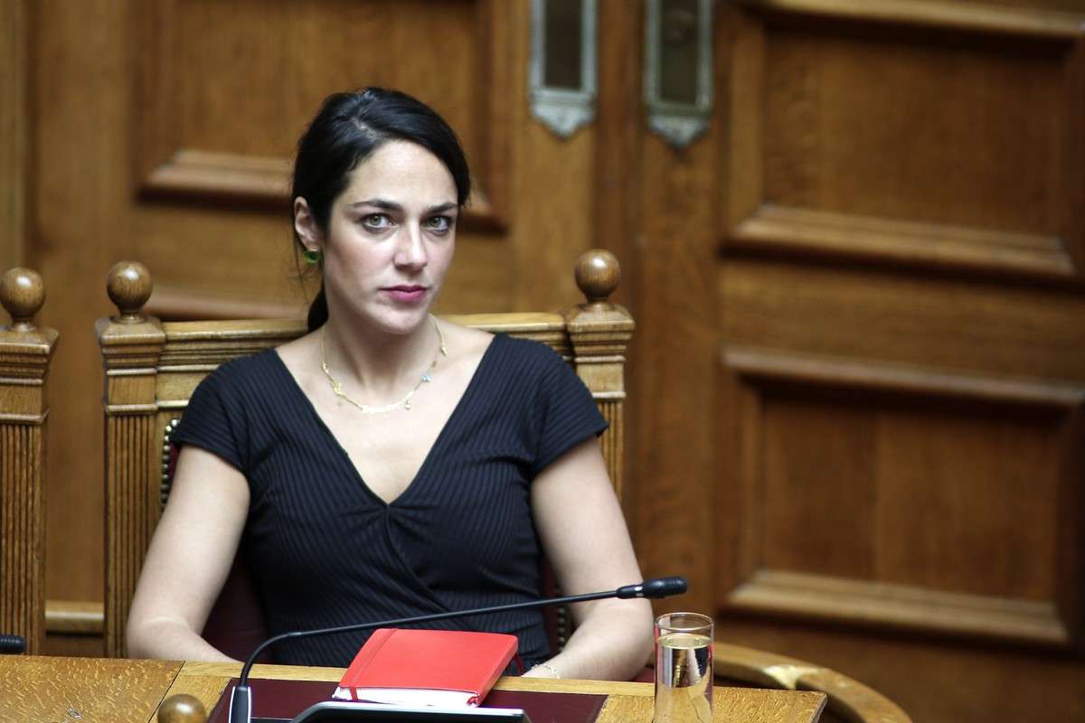 Δόμνα Μιχαηλίδου: Επίδομα 100€ – Πότε και σε ποιους