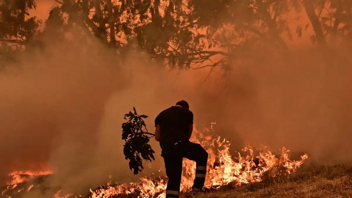 Πολύ υψηλός κίνδυνος πυρκαγιάς σε έξι περιφέρειες