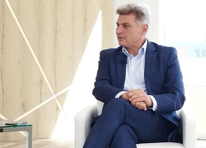 Φαραντούρης: Λάθος ο αποκλεισμός της Ουκρανίας από τις διαπραγματεύσεις της Αλάσκας