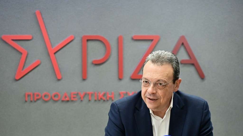 Φάμελλος κατά Μητσοτάκη: «Ανακαίνιση σχολείων χωρίς μαθητές»