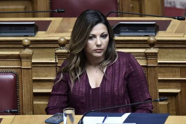 Ζαχαράκη: Απινιδωτές στα σχολεία και 10.000 διορισμοί εκπαιδευτικών