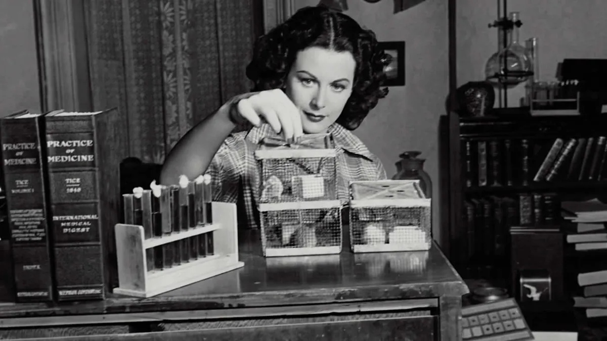 Hedy Lamarr: Η ωραιότερη γυναίκα του κόσμου που εφηύρε το Internet