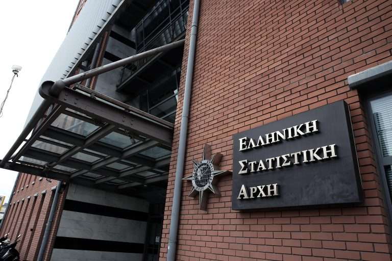 ΕΛΣΤΑΤ: Μείωση ανεργίας στο 8,6%