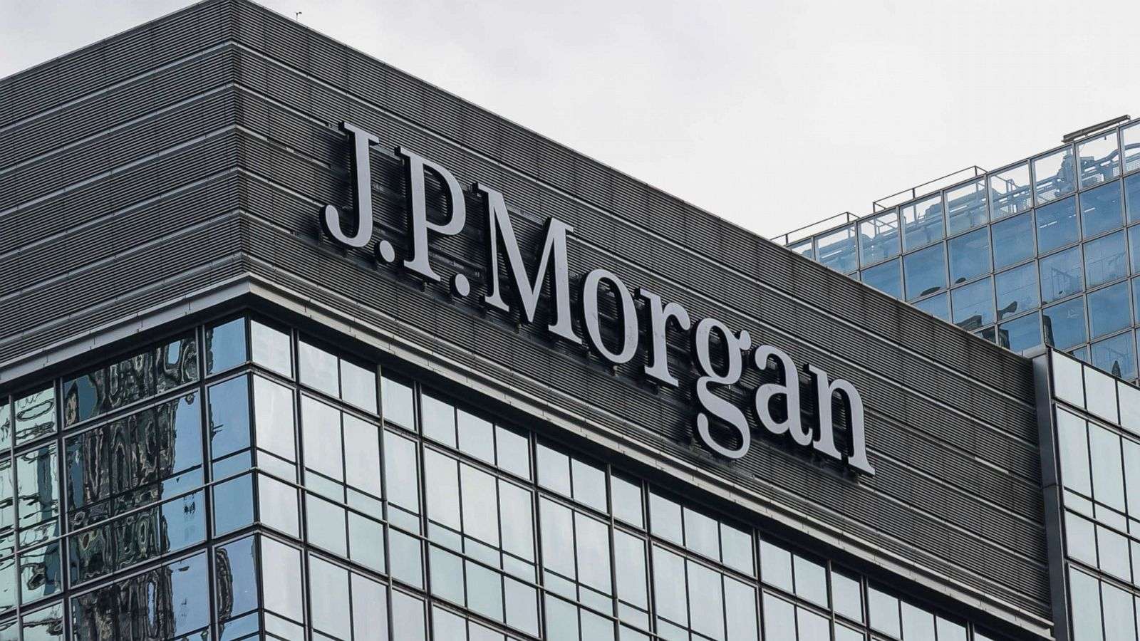 JP Morgan: Κορυφαία επιλογή τα ελληνικά ομόλογα