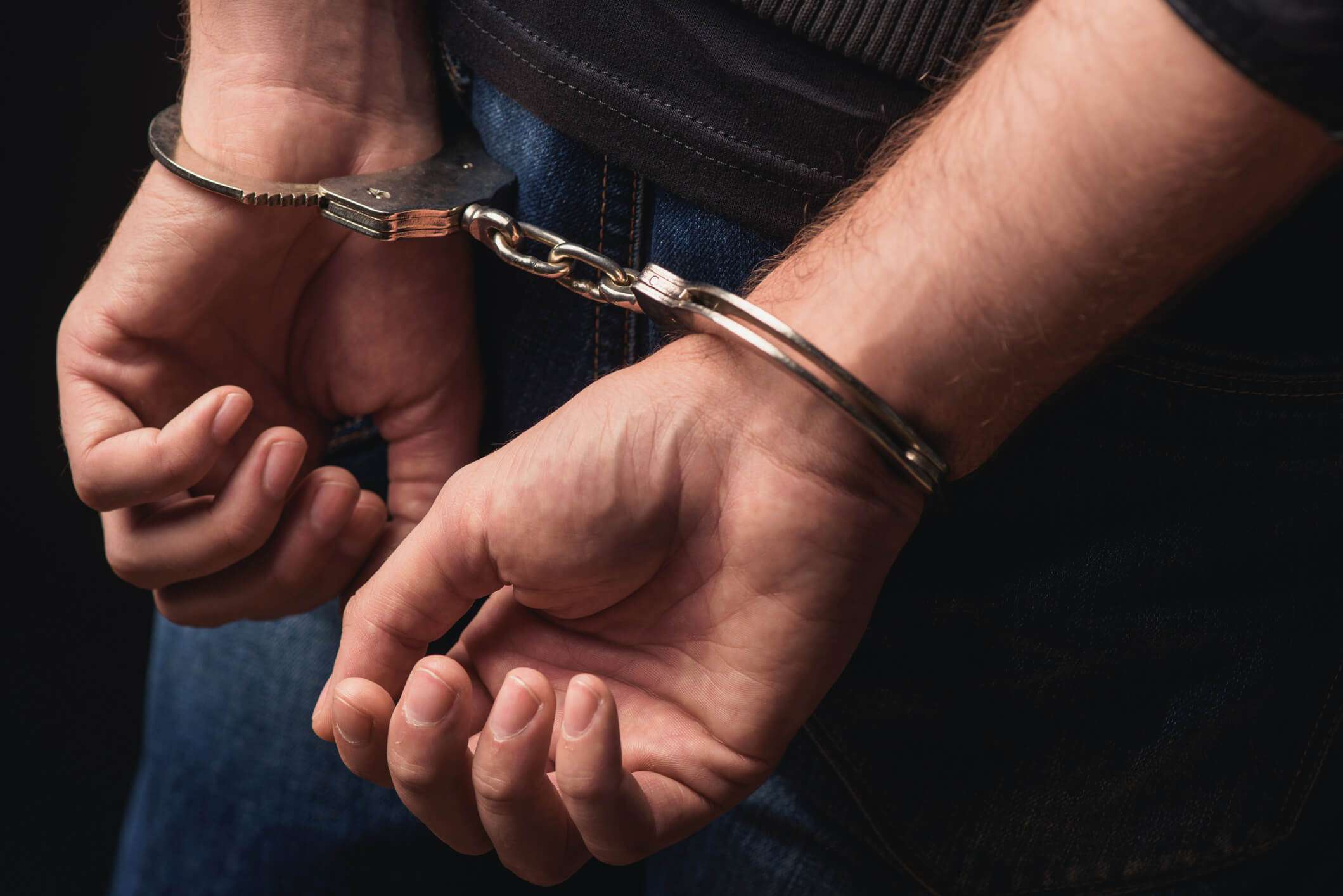 Σύλληψη οδηγού σχολικού για καλλιέργεια κάνναβης – Κατηγορείται ότι οδηγούσε υπό την επήρεια ουσιών