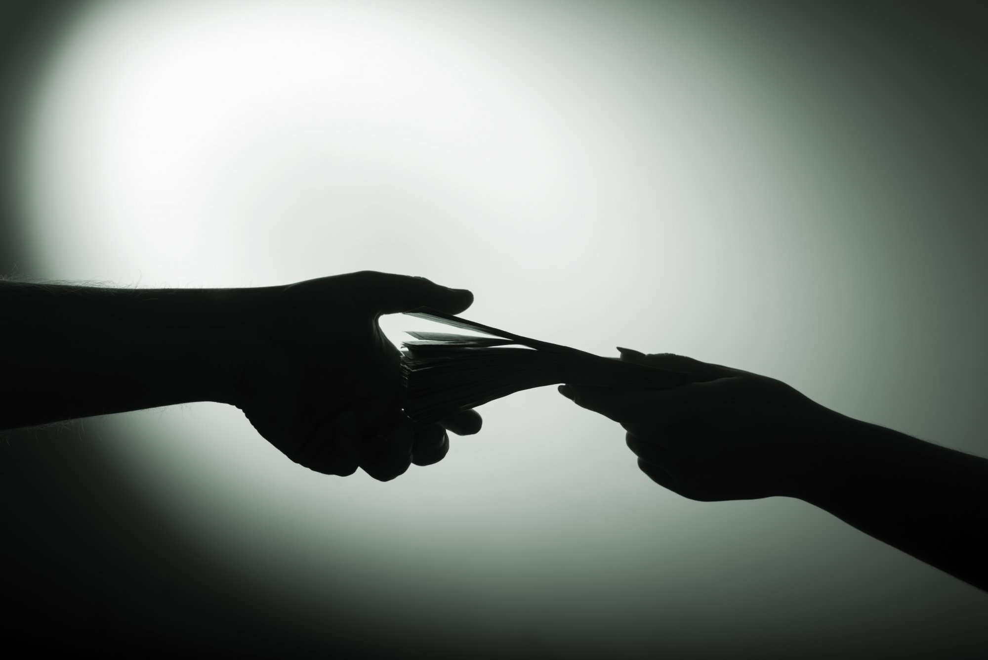 Ξέπλυμα μέσω στοιχηματικών – Εμπλέκονται 200 δημόσιοι υπάλληλοι
