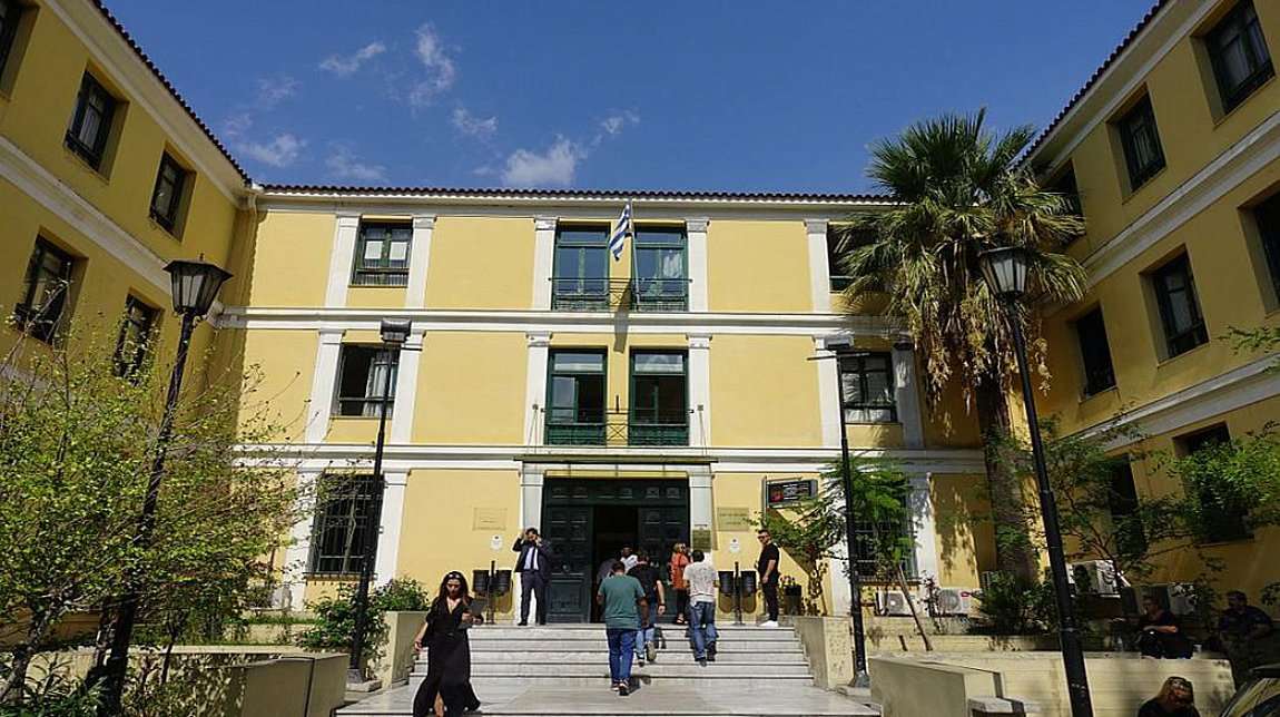 Στα δικαστήρια ο καρδιοχειρουργός του Ιπποκράτειου για φακελάκι
