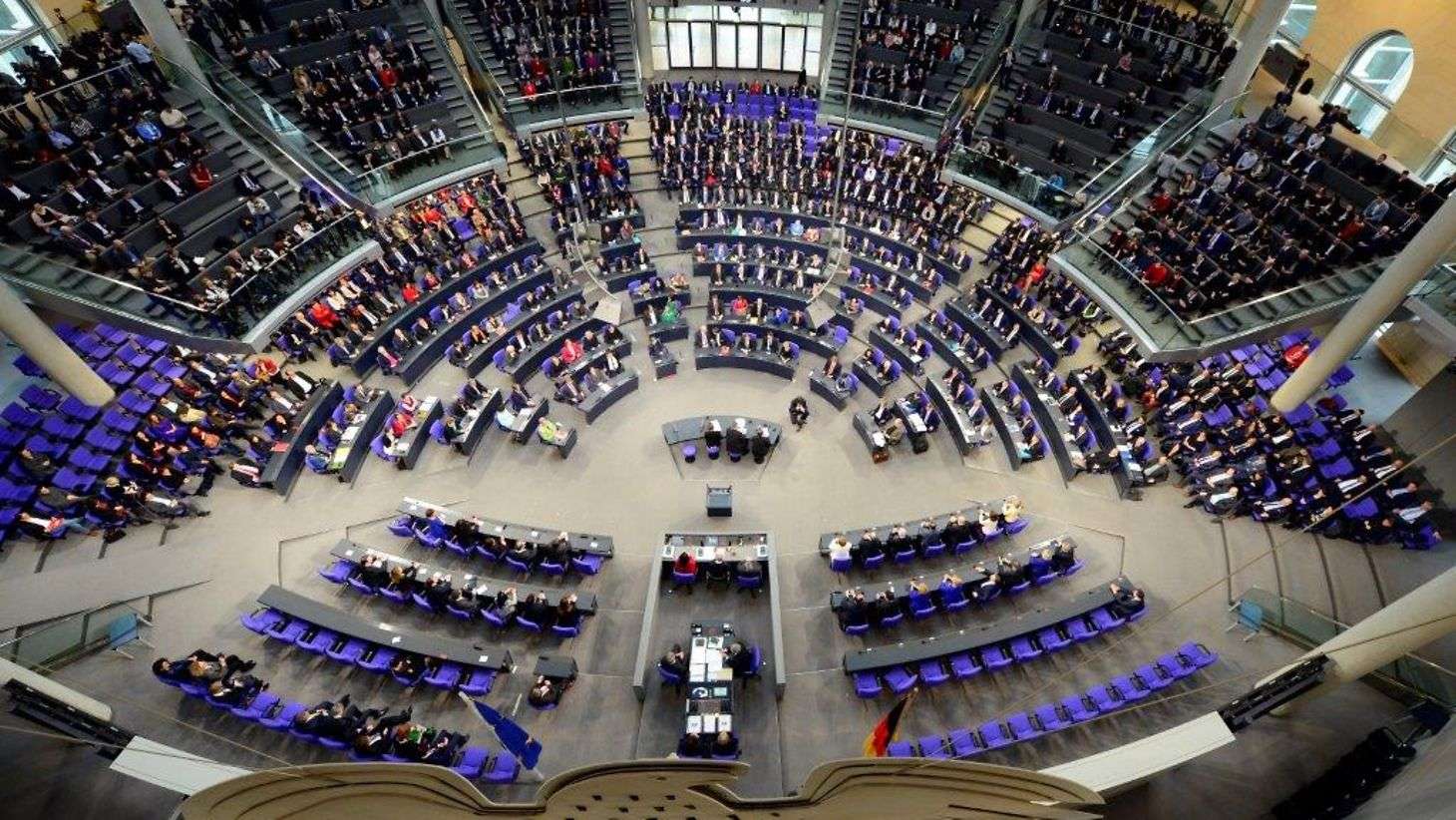Πρωτιά του AfD, σφίγγει ο κλοιός για τον Μερτς – Δημοσκόπηση Γερμανία