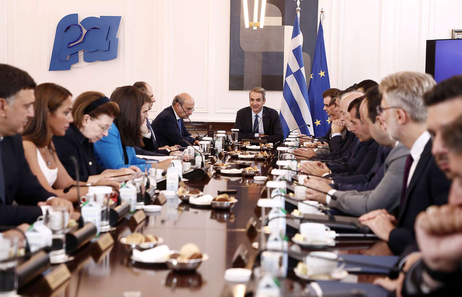 Μητσοτάκης στο υπουργικό συμβούλιο: «Μάχη για την αλήθεια»