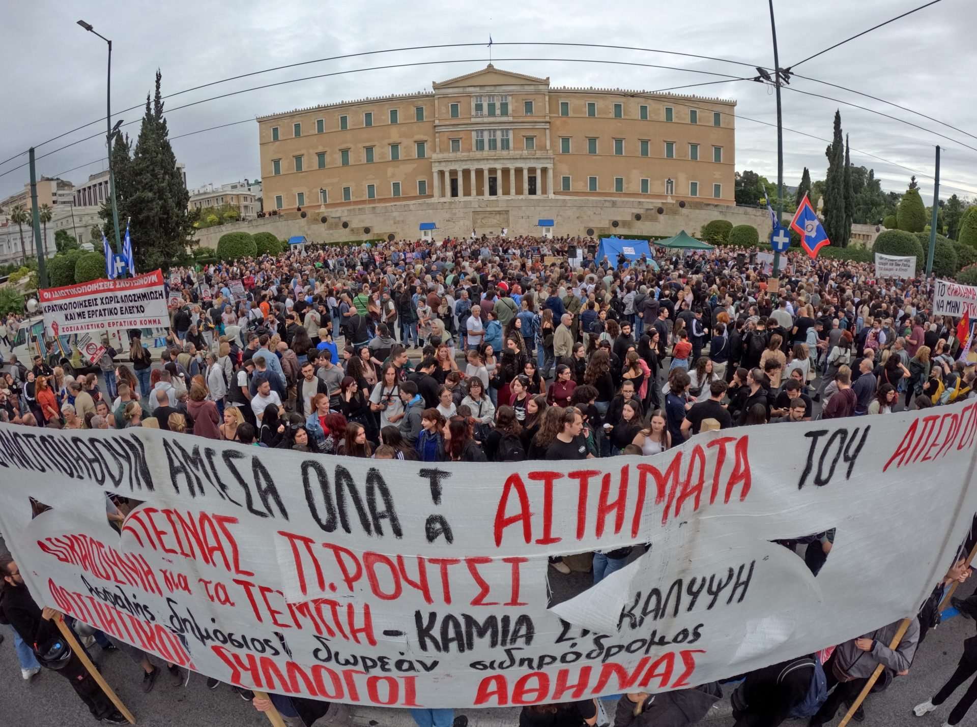 Μαζικές συγκεντρώσεις για τον Πάνο Ρούτσι σε όλη τη χώρα