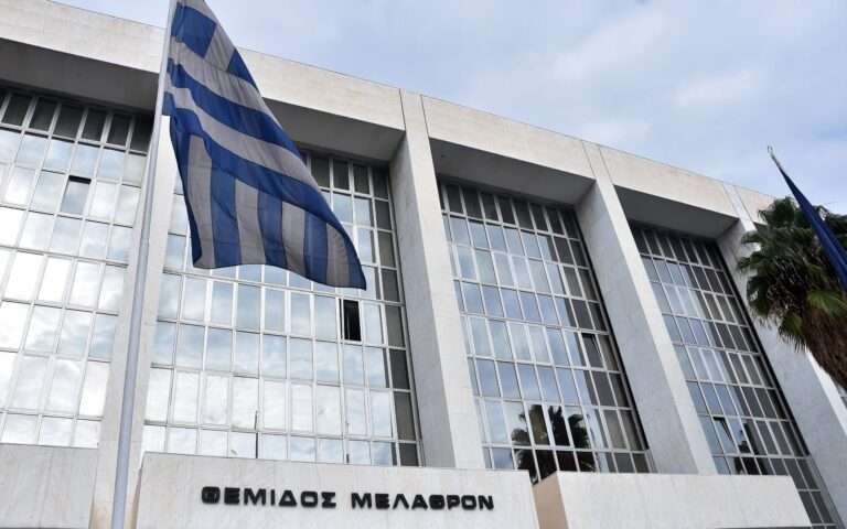 Άρειος Πάγος: Υπό εξέταση τα αιτήματα εκταφής θυμάτων της τραγωδίας στα Τέμπη
