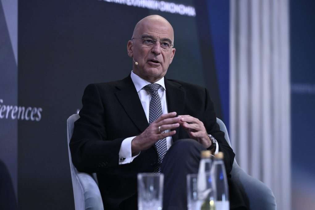 Δένδιας: Εθελοντική στράτευση γυναικών το 2026