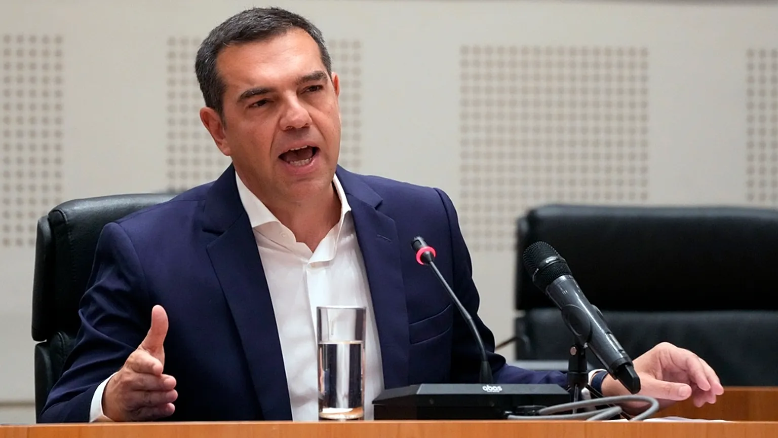 «Ιθάκη»: Το βιβλίο που αναμένεται να κυκλοφορήσει ο Αλέξης Τσίπρας