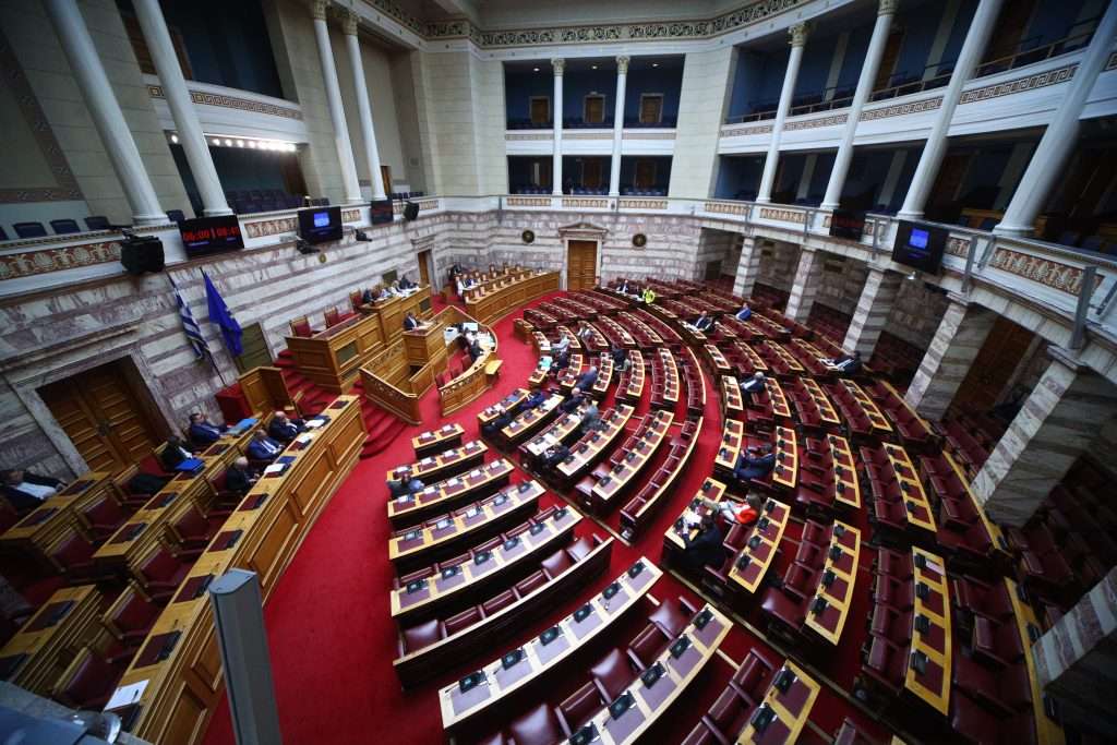Αντιπαράθεση στη Βουλή για το νομοσχέδιο «Δίκαιη Εργασία για Όλους»