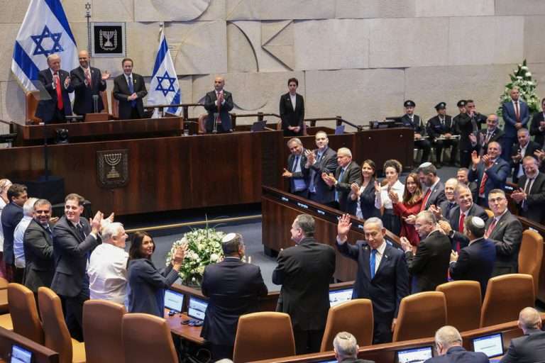 Θερμή υποδοχή του Ντόναλντ Τραμπ στην Κνεσέτ