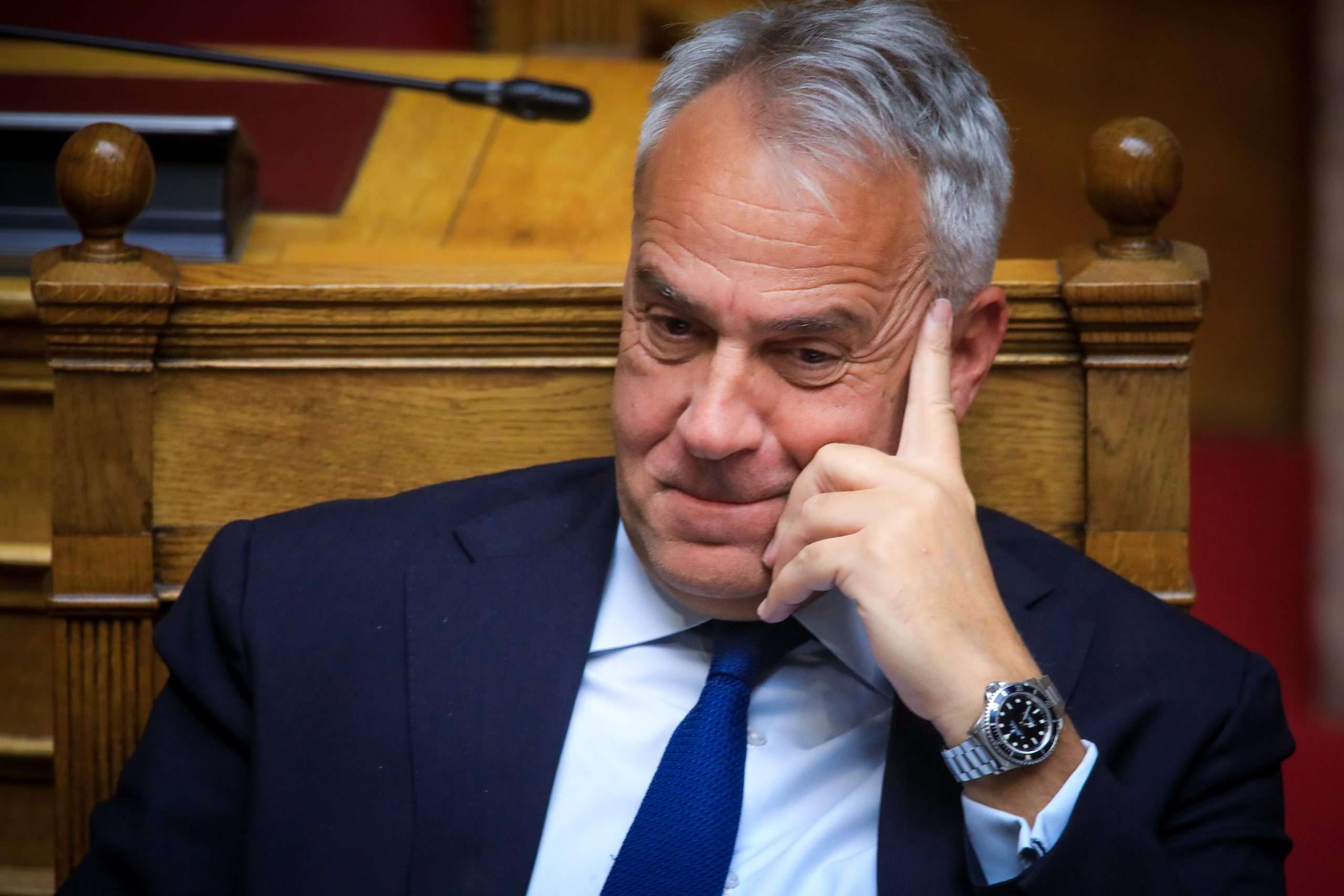 Επίθεση στον Βορίδη από κουκουλοφόρους σε εστιατόριο της Κρήτης