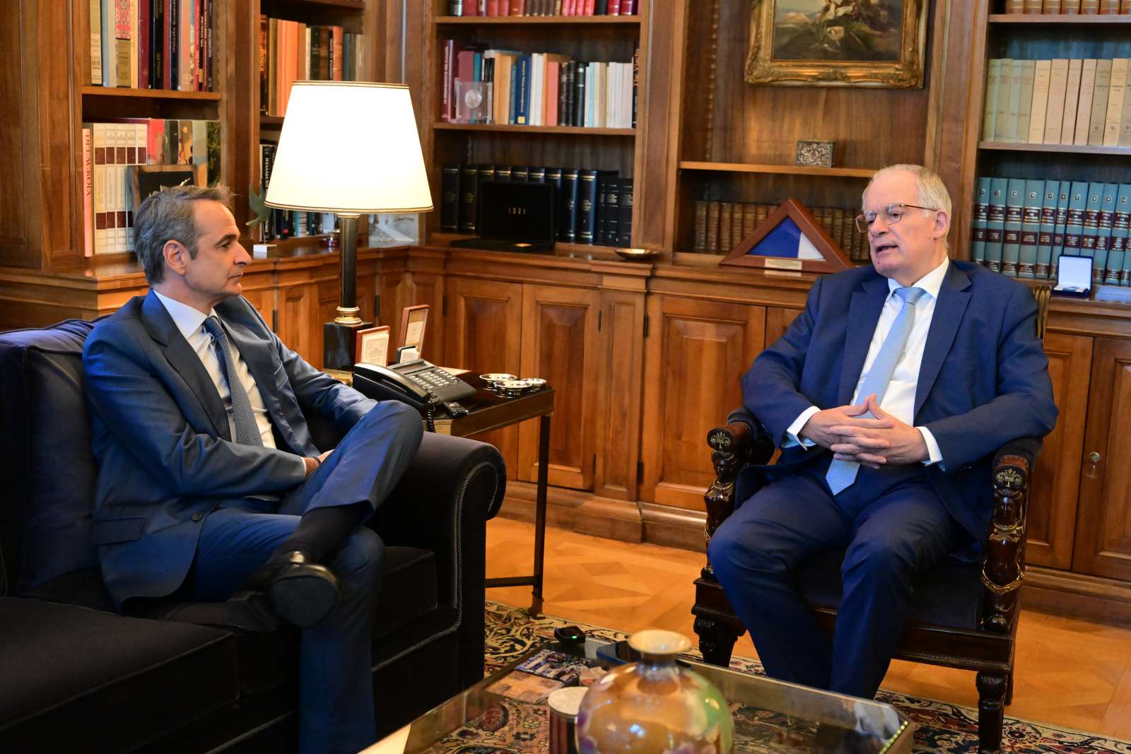 Συνάντηση Μητσοτάκη – Τασούλα: Έμφαση σε ενέργεια και ακρίβεια
