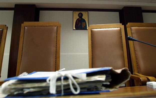 Στον ανακριτή η δεύτερη ομάδα κατηγορουμένων για τηλεφωνικές απάτες
