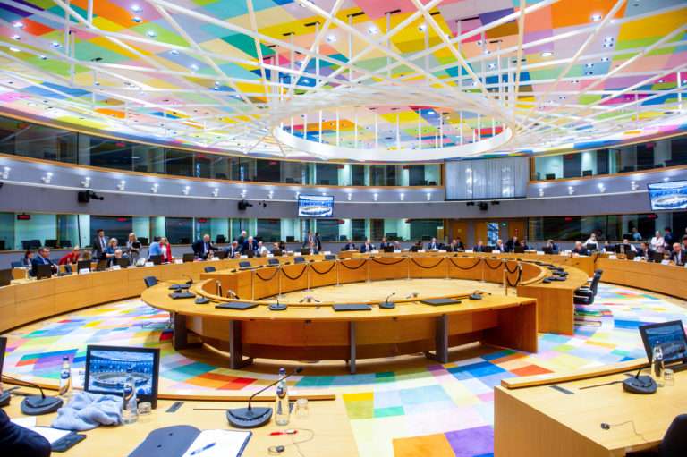 Μάχη Πιερρακάκη – βαν Πέτεγκεμ για την προεδρία του Eurogroup