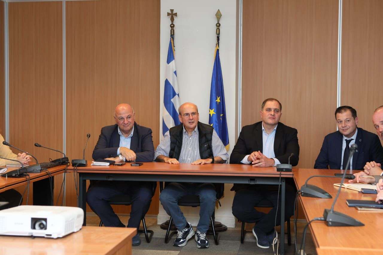 Επίσκεψη Χατζηδάκη και Τσιάρα στα γραφεία του ΟΠΕΚΕΠΕ
