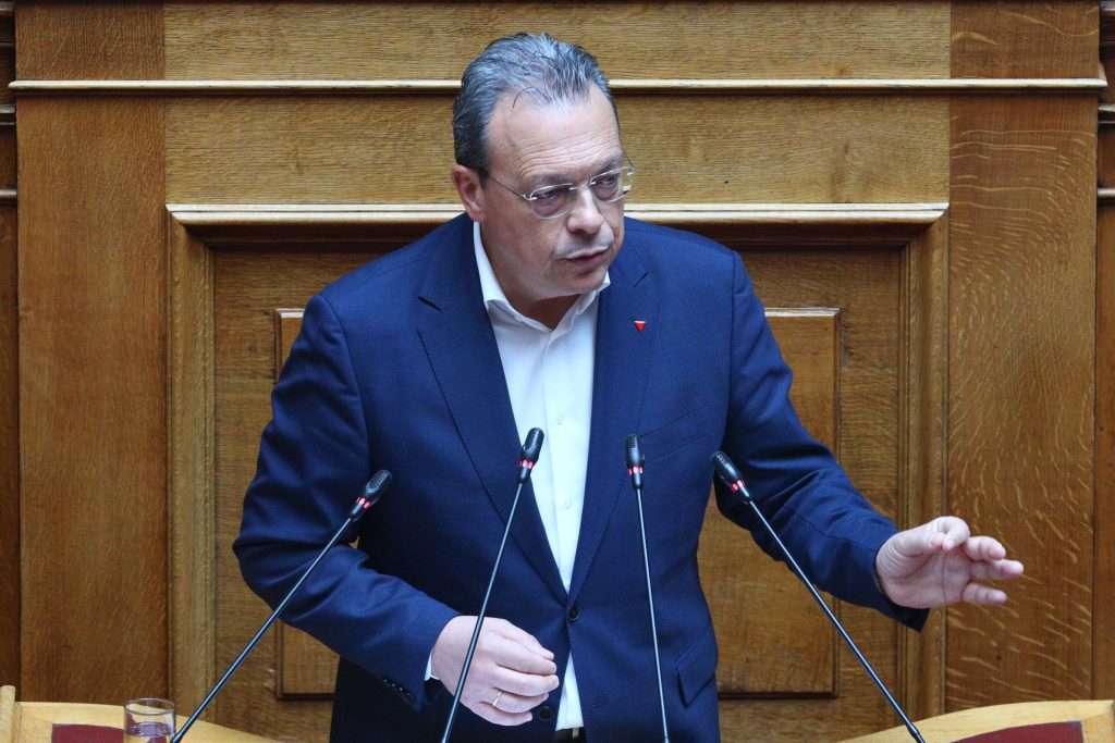 Φάμελλος σε Πιερρακάκη: «Μόνο οι πολυεθνικές χαίρονται από τις πολιτικές του Eurogroup»