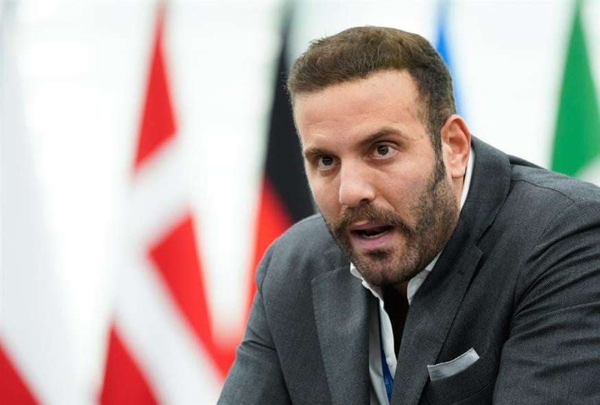 Νίκος Παππάς : «Σήκωσα το χέρι, δεν τον γρονθοκόπησα»