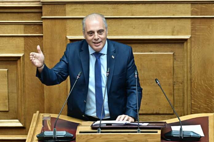 Βελόπουλος σε Μητσοτάκη για αγρότες: «Θράσος να ζητάς να σκεφτούν τα Χριστούγεννά σου»