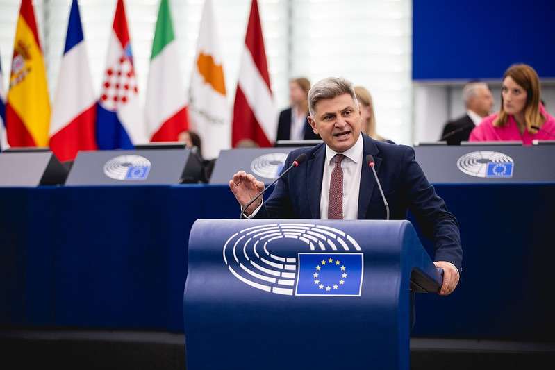 Φαραντούρης: Παράνομες κρατικές ενισχύσεις σε τράπεζες