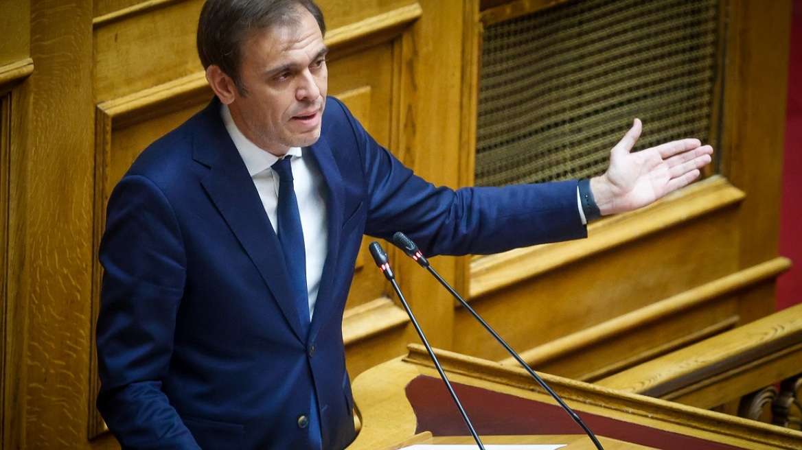 Μάντζος για δηλώσεις Άδωνι-Πλεύρη: «Συμφωνεί ο πρωθυπουργός με τις δηλώσεις των υπουργών του;»