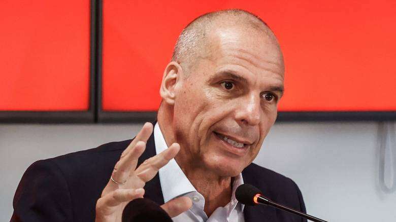 Βαρουφάκης: «Τα σημερινά προβλήματα έχουν τη ρίζα τους στην πολιτική του Τσίπρα»