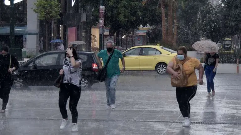 Έκτακτη επιδείνωση του καιρού με καταιγίδες και χαλαζοπτώσεις – Κορύφωση την Κυριακή