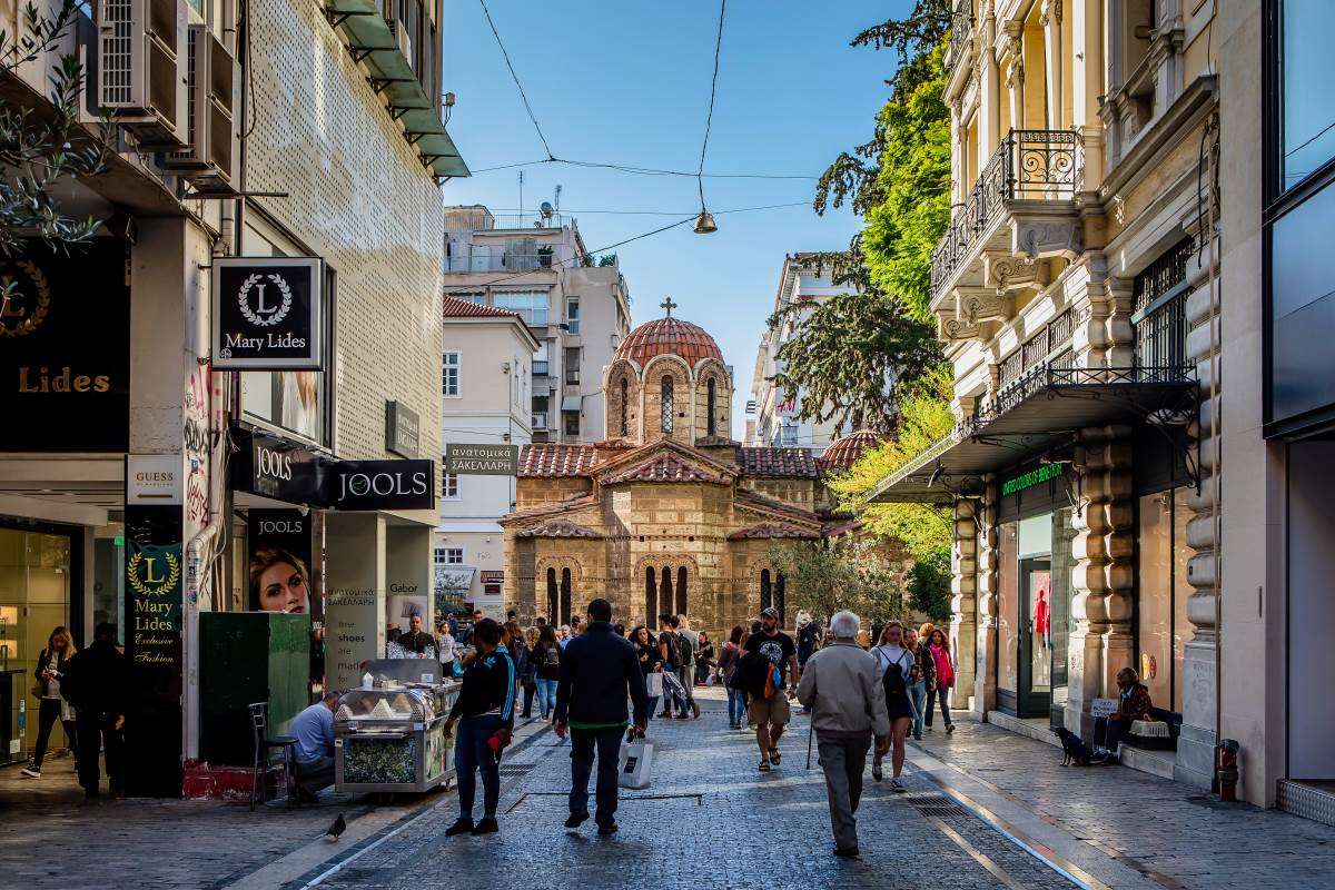 Οδός Ερμού: Η ιστορία και ποια μέρη επιβάλλεται να επισκεφτείς