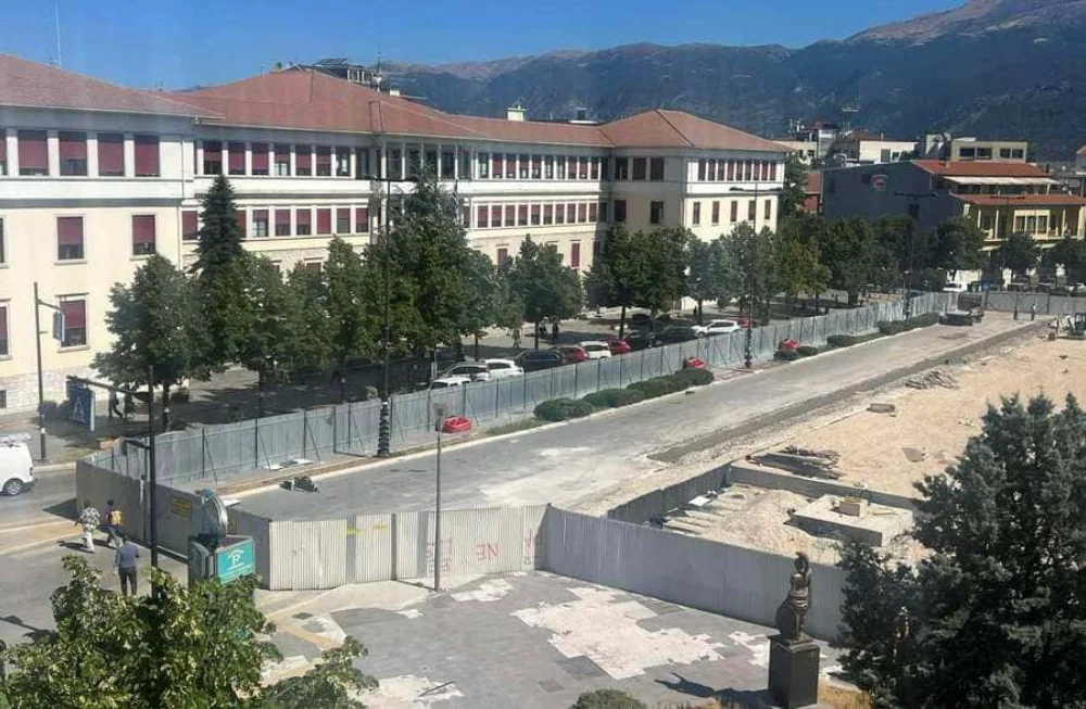 Πλατεία Ιωαννίνων: Το έργο που… σέρνεται από το 2017 και η ευθύνη των αρχών