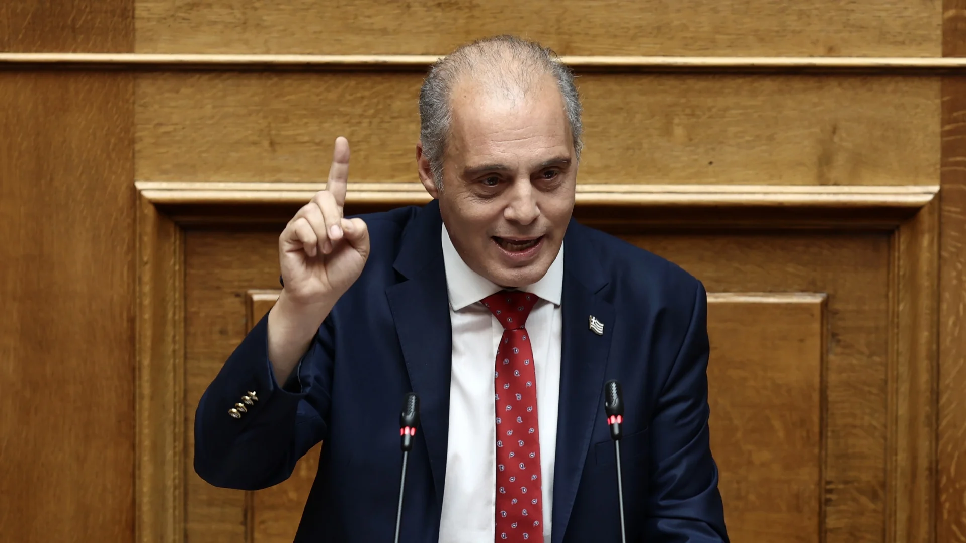 Βελόπουλος: «Κάτω τα χέρια από τους αγρότες»