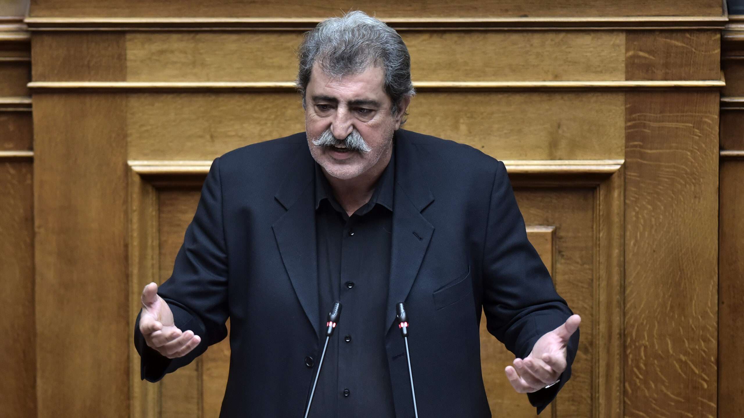 Πολάκης: Επίθεση σε Τσίπρα και Καρυστιανού