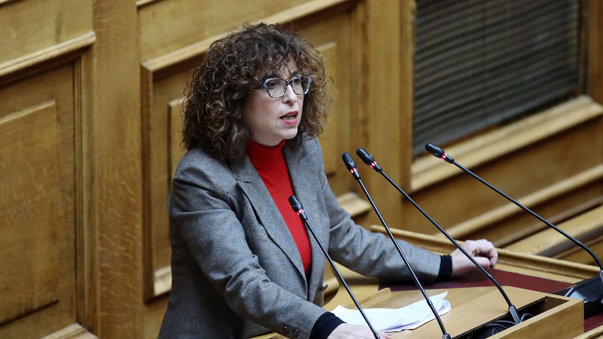 Καραγεωργοπούλου: Καταγγέλλει ότι της έβαζε «φίλτρα» η Κωνσταντοπούλου