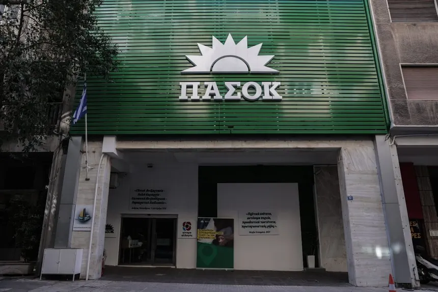 ΠΑΣΟΚ: Πολιτική κρίση μετά την υπόθεση ΟΠΕΚΑ