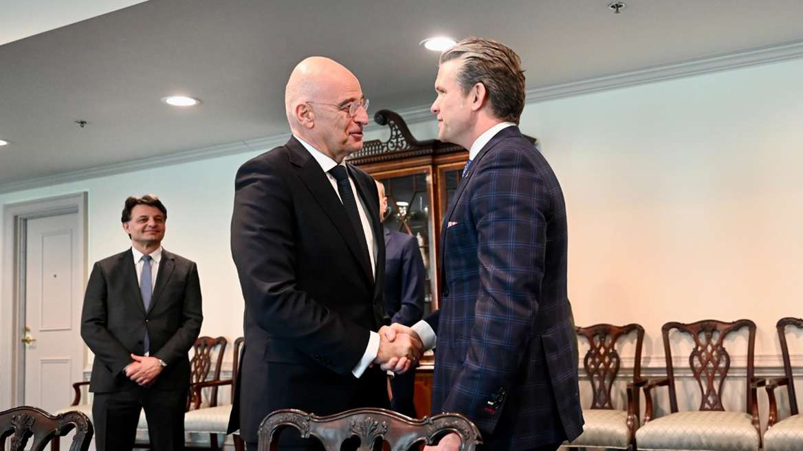 Συνάντηση Δένδια με τον Αμερικανό υπουργό Άμυνας