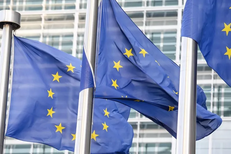 ΕΕ σε αναζήτηση οικονομικής αντεπίθεσης απέναντι σε ΗΠΑ και Κίνα