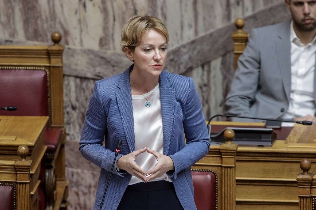 Σδούκου: «Προσεγγίζουμε τη συνταγματική αναθεώρηση με πνεύμα διαλόγου»
