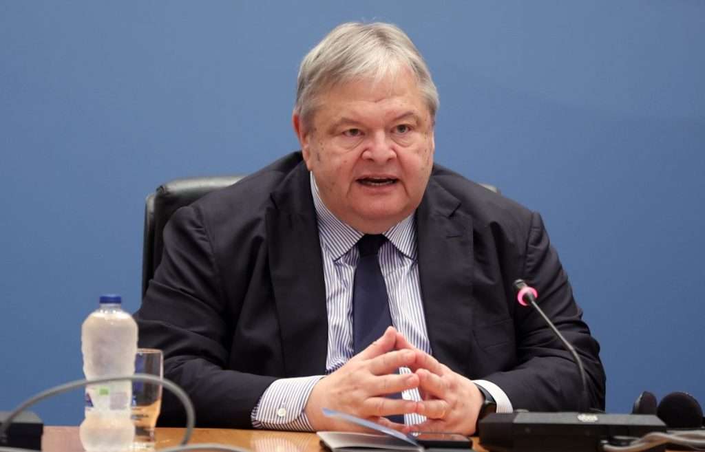 Βενιζέλος: «Ο σεβασμός του Συντάγματος προηγείται της αναθεώρησής του»