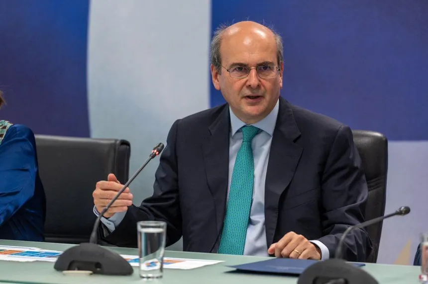 Χατζηδάκης: «Η χώρα δεν είναι ξέφραγο αμπέλι» – Μήνυμα στήριξης στο Λιμενικό