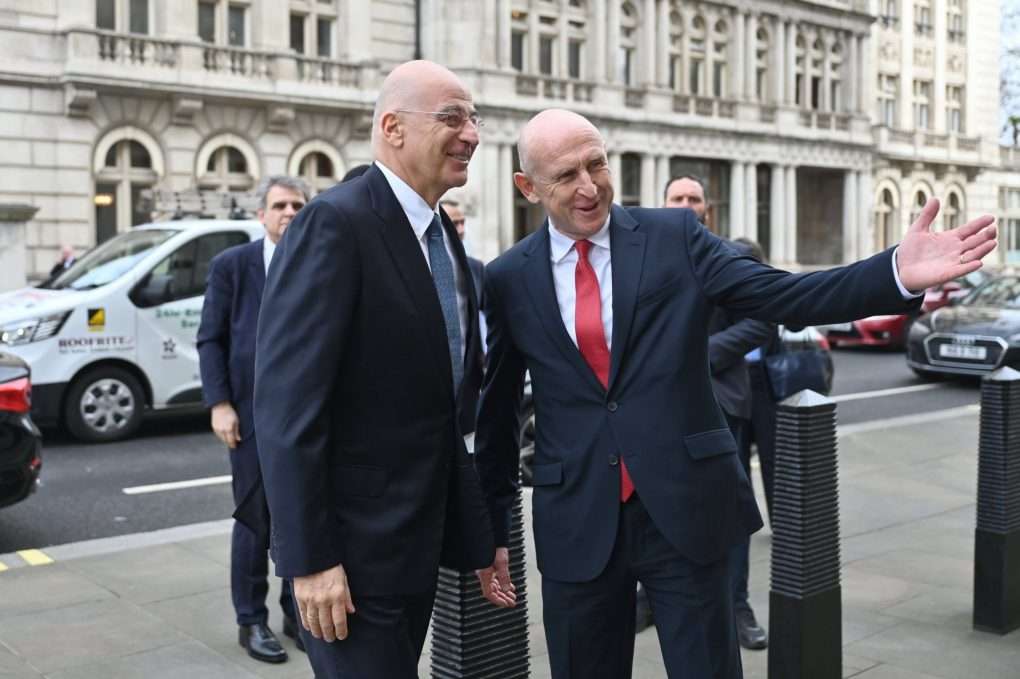 Συνάντηση Δένδια με τον Βρετανό ομόλογό του στο Λονδίνο
